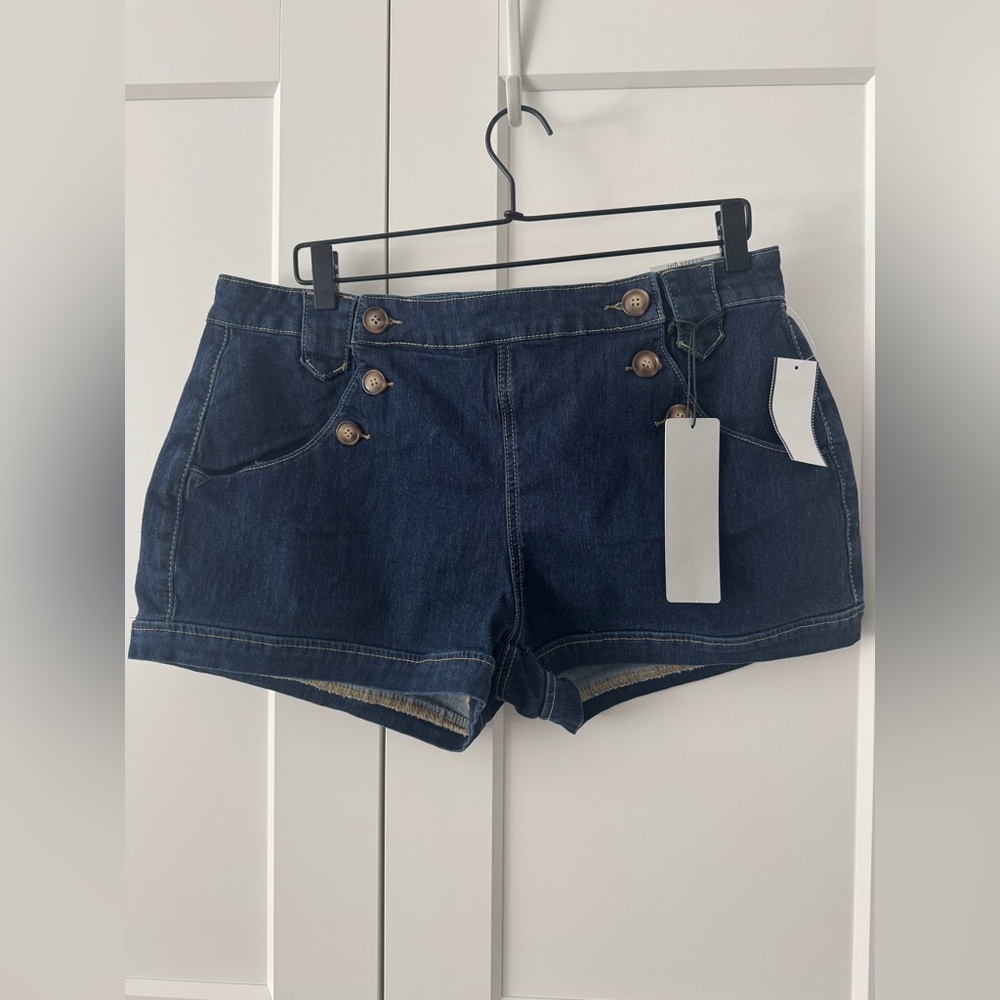 NEW Madden Girl Size XL Dark Blue Denim Sailor Shorts with Gold Button Detail